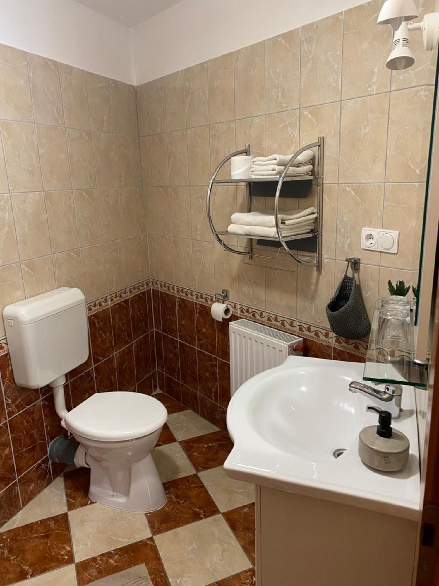 Ambrozia Guesthouse Nagykanizsa Luaran gambar