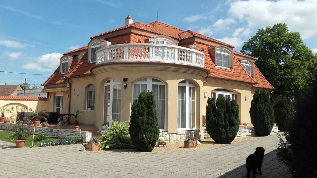 Ambrozia Guesthouse Nagykanizsa Luaran gambar